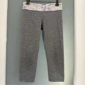 Ivivva (by Lululemon) Heather Gray Kids athletic Leggings w Patterned Waist